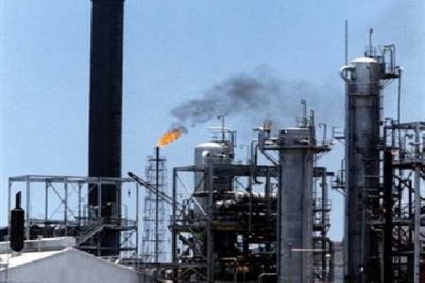 محافظ حضرموت يعلن تخصيص 600 وظيفية لخريجي النفط