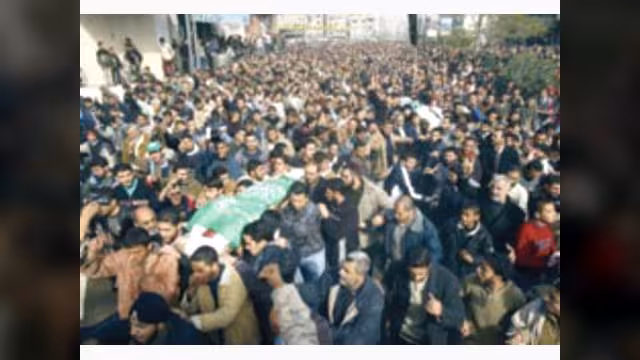 آلاف الفلسطينيين يشيعون جثمان الشهيد سعيد صيام في غزة