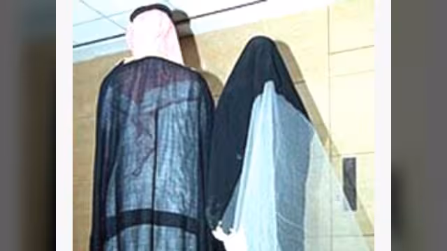 مخمور  يقتل شخصين في الحديدة والأمن يضبط حالة "زواج سياحي" في حجة