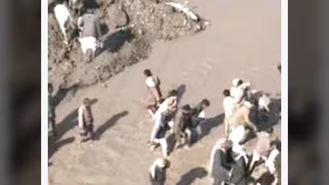 الأرصاد يحذر مجدداً من تدفق السيول في المناطق الجبلية والصحرواية