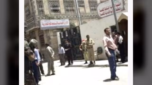 أحكام مخففة لـ4 متهمين بالانتماء للقاعدة
