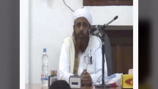 الداخلية البريطانية تمنع الداعية اليمني عبدالله الأهدل من دخول لندن