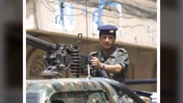 القبض على مشتبهين بالهجوم على سيارة عسكرية وقتل جندي في مأرب وسط اليمن