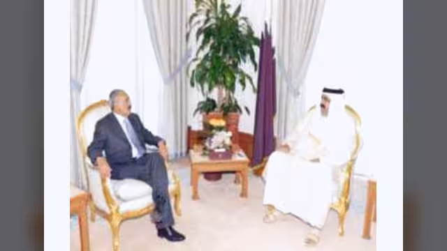 الرئيس يعود إلى المكلا بعد زيارة قصيرة لقطر