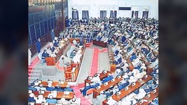 أراضي الحديدة تشعل اشتباكاً بالأيدي داخل البرلمان اليمني