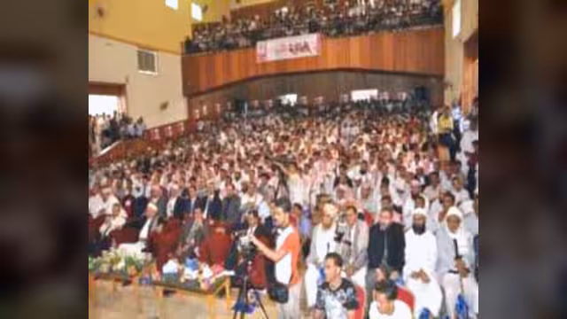 تعز تزف 200 عريس وعروس ضمن مهرجان العفاف الثاني
