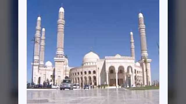 علماء اليمن يسلمون الرئيس بياناً حول القضايا والمستجدات الوطنية