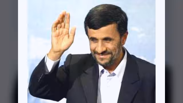الرئيس يلتقط رسالة من أحمدي نجاد أثناء مروره في أجواء اليمن