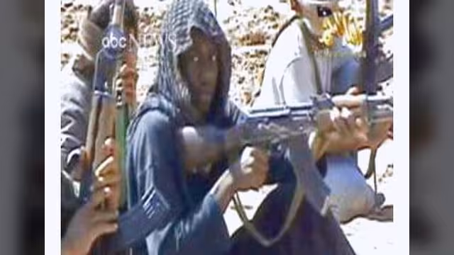 شريط مصور للنيجيري عبد المطلب يصوب ضد نجمة داود