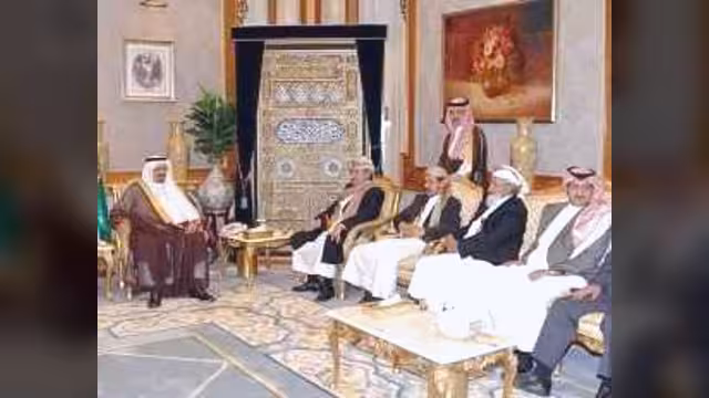 الأمير سلطان يستقبل وفداً من أعيان اليمن