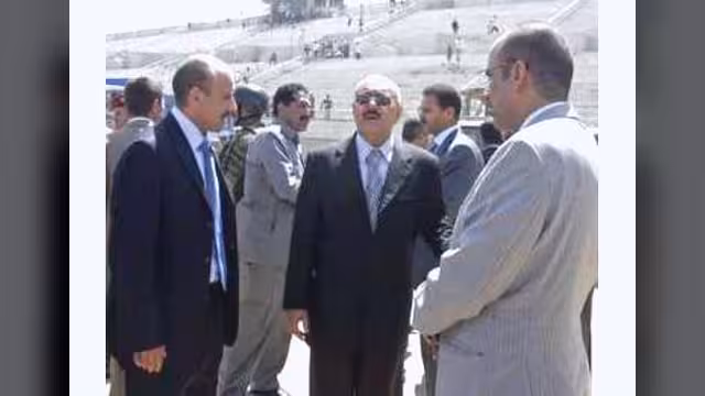 الرئيس يدعو المسؤولين الضعفاء إلى تقديم استقالاتهم من أجهزة الدولة