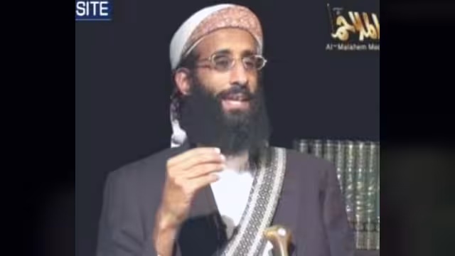 العولقي يدعو مسلمي الجيش الأمريكي إلى قتل زملائهم