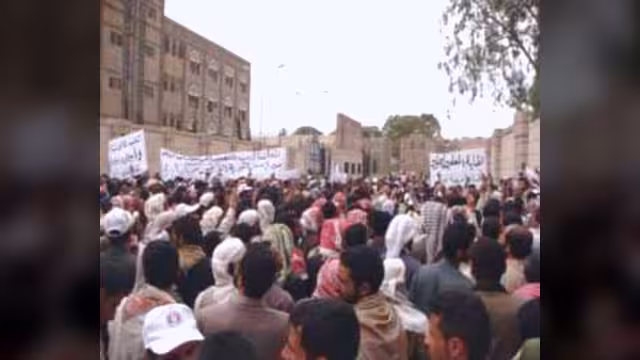 اعتصام طلابي امام مجلس الوزراء احتجاجا على لائحة الدراسات العليا الجديدة