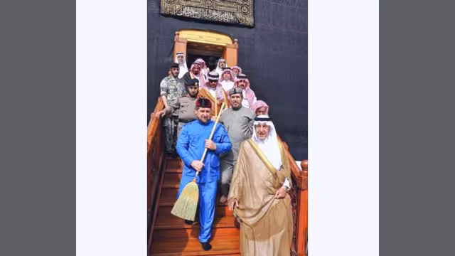 الرئيس الشيشاني عامل نظافة في مكة