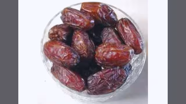اليمن يتسلم 150 ألف كيلوجرام من التمور معونة سعودية