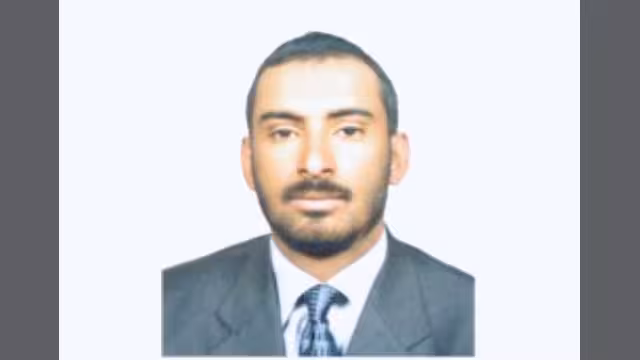 بن عزيز  إلى صنعاء لتقلي العلاج والحوثيون يفجرون منزله وينقلون الاسرى