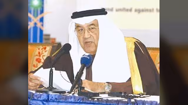 السعودية ترفع الحظر عن كتب غازي القصيبي