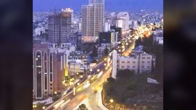 الأردن يفرج عن يمني متهم بالتخطيط لتفجير السفارة الأمريكية