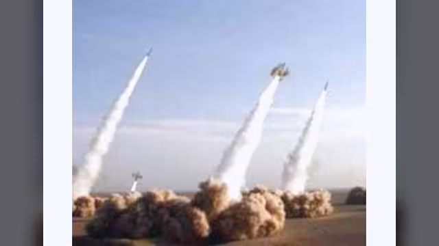 إيران: 11 قتيلاً في تفجير عرض عسكري وروسيا تتراجع عن صفقة صواريخ