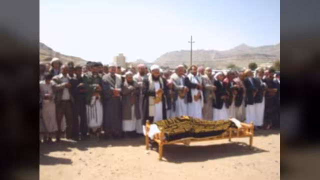 بعد عامين من وفاته.. الآلاف من أبناء الرياشية يشيعون اليوم جثمان الشيخ المفلحي
