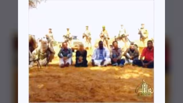 القاعدة في المغرب يعرض صوراً للمختطفين الفرنسيين في النيجر