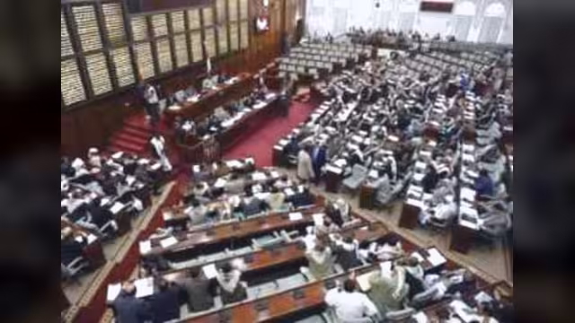 البرلمان اليمني يقر سحب مشروع قانون الانتخابات بطلب من الرئيس