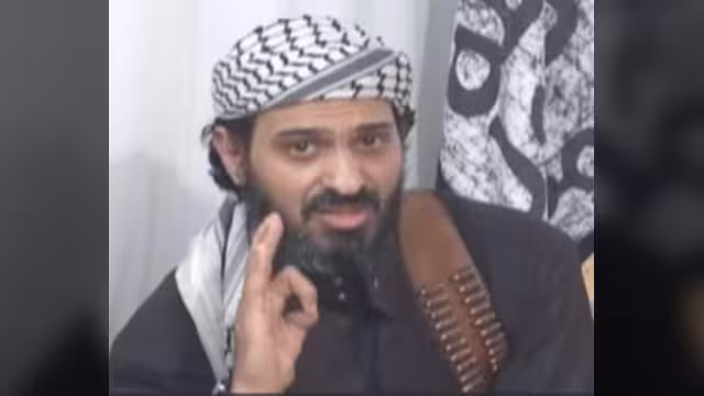 زوجة الشهري تتصل بوالديها فجأةً وتشكو ظروفاً سيئة في اليمن