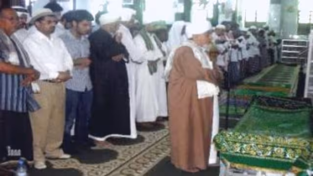 تشييع جثمان الاعلامي محمد زين العيدروس في عدن