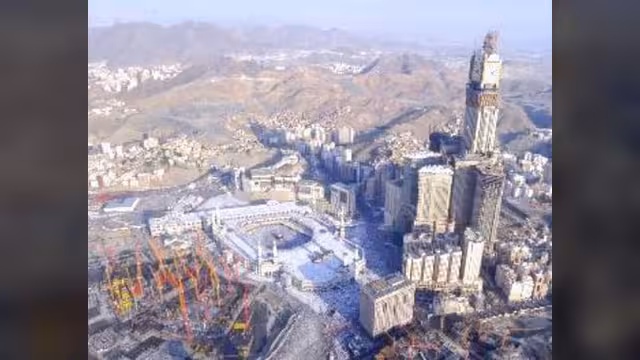 حجاج بيت الله يتوجهون لمنى لقضاء يوم التروية