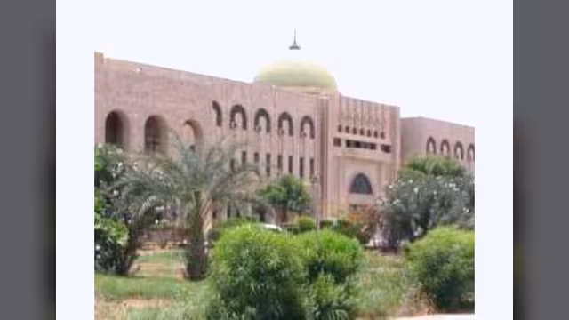 جامعة عدن تنظم ندوة توعوية عن أمراض السرطان