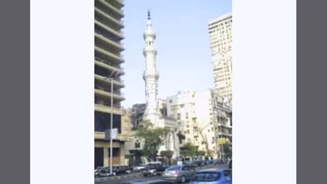 يمني يلقي بنفسه من الطابق الثاني عشر في مصر
