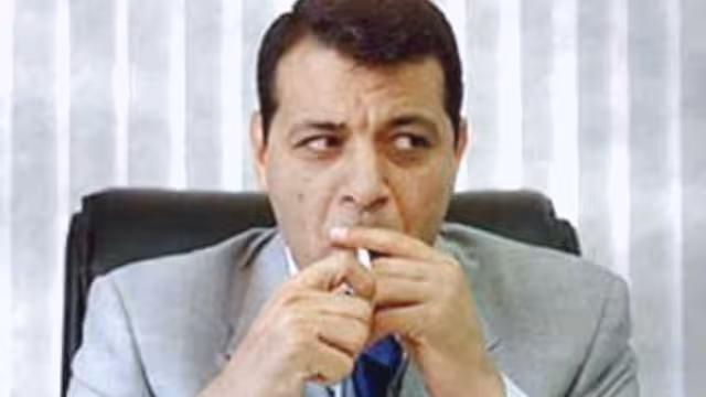 معاريف: دحلان سرب الوثائق للجزيرة