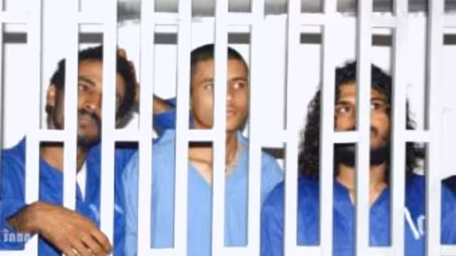 الإعدام لـ11 مدانا بالتقطع ونهب الأموال في الطريق العام بالمكلا