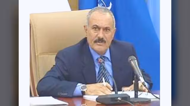 الرئيس صالح: ما يحدث في اليمن موضة و"إذا حلق ابن عمك بليت"