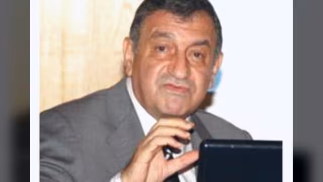 من هو عصام شرف رئيس الوزراء المصري الجديد؟