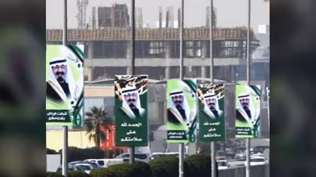 الصحف السعودية تحذر من محاكاة الثورات