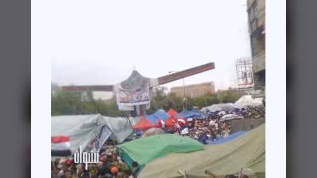 مئات الأطباء والإعلاميين ينضمون لساحة التغيير والأمن استخدم غازات كيماوية ضد المعتصمين