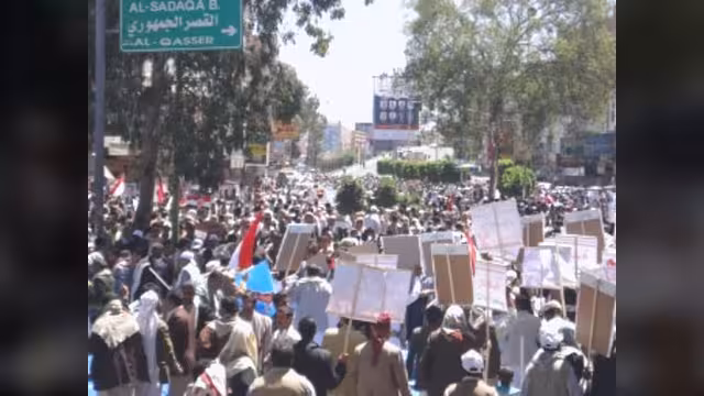 عشرات الالاف يتظاهرون تاييدا للرئيس في ميدان التحرير بصنعاء