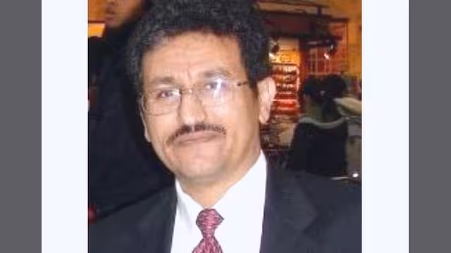 بينهم الحكيمي والوزير ومنير الماوري.. ثماني شخصيات بارزة في معارضة الخارج يدينون قمع ساحة التغيير