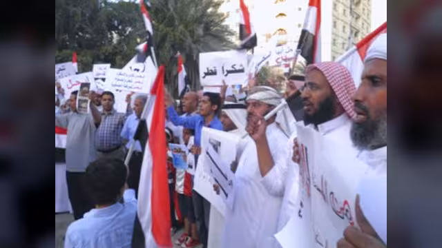 عشرات اليمنيين في قطر يتضامنون مع ثورة الشباب (شاهد الصور)