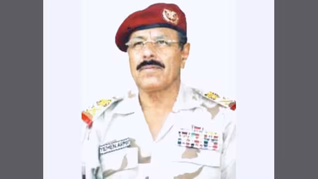 اللواء علي محسن: صالح ساهم في وجود الارهاب واقحم البلاد في الازمات ليبقى