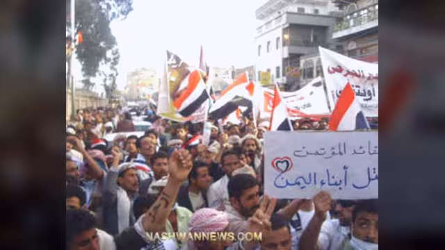 مسيرات حاشدة وعصيان مدني في تعز وصنعاء ولحج للمطالبة بتنحي الرئيس