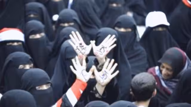 ناشطات الحزب الحاكم يطالبن صالح بالاعتذار عن اتهاماته لليمنيات ب"الاختلاط"