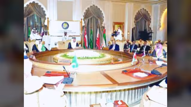 اجتماع في أبوظبي ضم وزراء خارجية الخليج مع وفد حكومي برئاسة الإرياني
