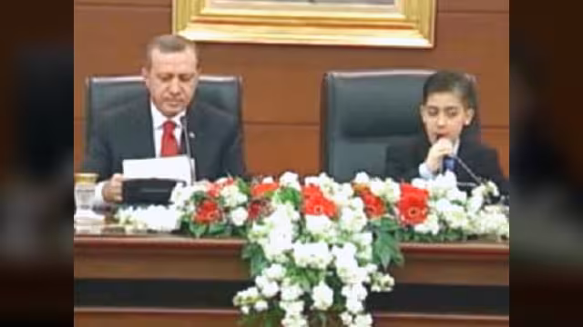 أردوغان "يتنحى" سلمياً عن السلطة