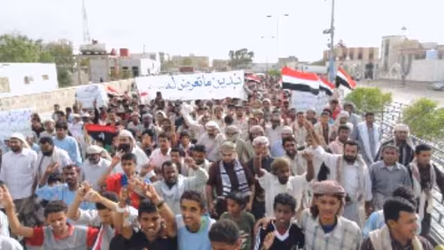 شبوة: الالاف يتضامنون مع يافع ويرفضون المبادرة الخليجية