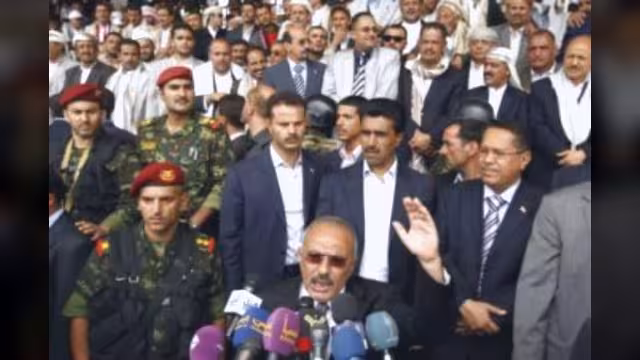 الرئيس صالح يتوعد الثوار بالصمود ويصفهم بالقتلة وقطاع الطرق