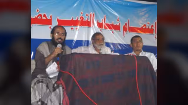 "وهج الثورات العربية" ندوة في ساحة التغيير بكورنيش المكلا
