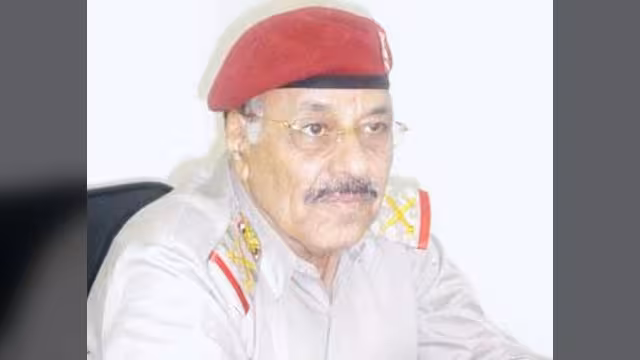 اللواء علي محسن: ندعم المبادرة الخليجية وسأستقيل فور مغادرة الرئيس