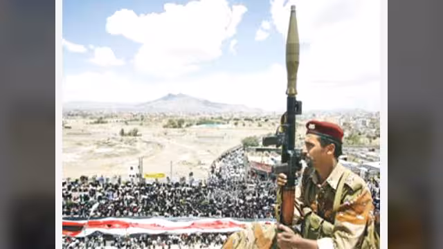معسكر خالد بن الوليد في تعز يعلن انضمامه للثورة الشبابية